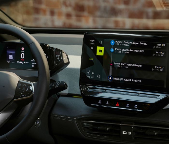 Die Konsole beinhaltet ein 30,5 Zentimeter (12 Zoll) großes Touch-Display in der Mitte, das für Navigation, Telefonie, Medien, Assistenzsysteme und die Einstellung des Fahrzeugs genutzt wird. (Foto: Volkswagen)