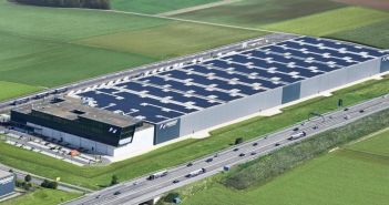 Erfolgreiche Fertigstellung einer Photovoltaik-Anlage in Ulm (Foto: Seifert Logistics GmbH)