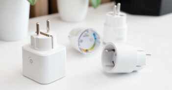 Umweltbewusst handeln mit einem Smart Plug (Foto: AdobeStock - 898530240 Proxima Studio)